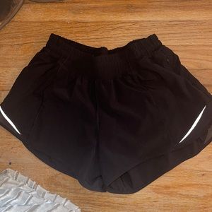 BLACK 4’ HOTTIE HOT SHORTS